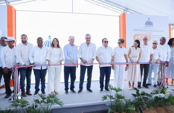 Presidente Abinader entrega carretera Villa Elisa-Punta Rucia-La Ensenada, que conecta Puerto Plata con Montecristi