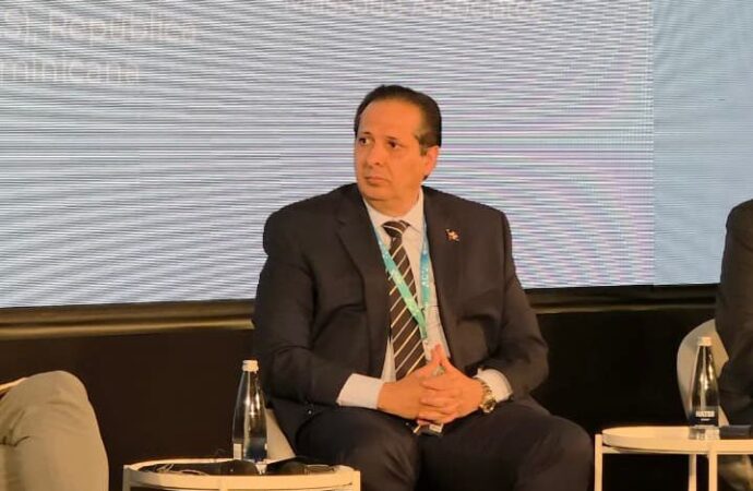 Víctor Atallah asegura que la participación ciudadana es fundamental para seguir mejorando el sistema de salud