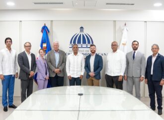 Delegación de EE. UU. observa el desarrollo del país en tierras raras