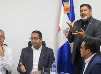 CONADIS se reúne con personas de la comunidad sorda para impulsar el aprendizaje de lengua de señas en el país