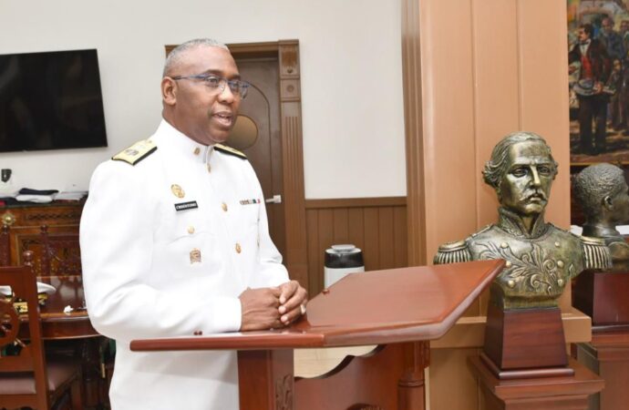 Presidente Abinader designa a el contralmirante Juan Bienvenido Crisóstomo Martínez, como comandante general de la Armada