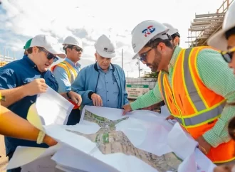 Ministros Paliza y Estrella supervisan avances de la Circunvalación de Navarrete y Moca