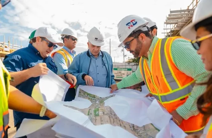 Ministros Paliza y Estrella supervisan avances de la Circunvalación de Navarrete y Moca