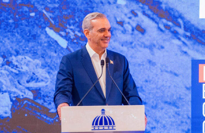Presidente Abinader destaca saneamiento de cañadas salva vidas