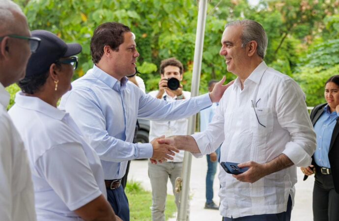 Presidente Abinader entrega 95 nuevas viviendas en Pedro Brand