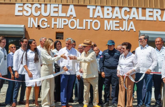 Intabaco inaugura Escuela Tabacalera Hipólito Mejía