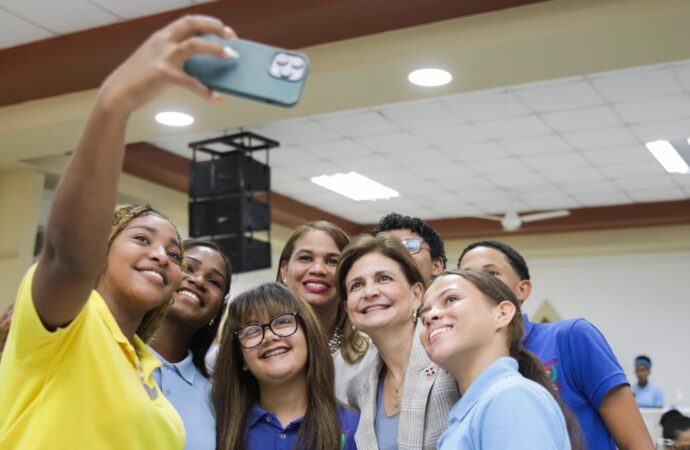 Raquel Peña entrega obras de salud y educación en Pedro Brand y La Romana y sostiene encuentro con jóvenes de la Región Este