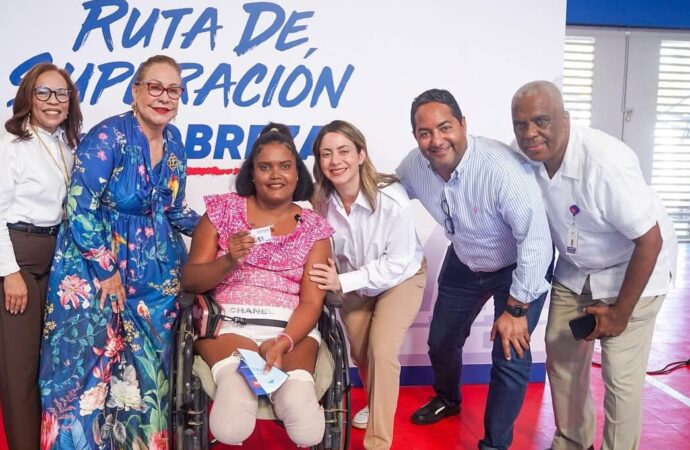 CONADIS se suma a las acciones sociales de Supérate y PROPEEP en Santiago y San Cristóbal