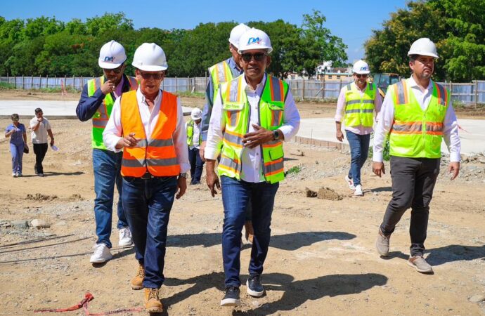 Director del Departamento Aeroportuario supervisa avances de obras en Santiago y La Vega