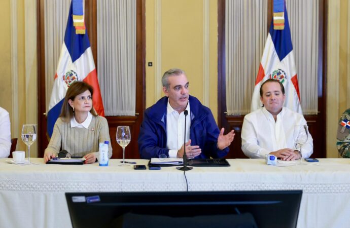 Presidente Abinader mantiene suspensión de labores y de docencia este jueves para el Gran Santo Domingo y provincias en alerta roja