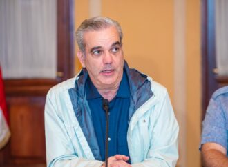 Presidente Abinader dispone para este viernes suspensión de la docencia en todo el país y de las labores en las provincias en alerta roja