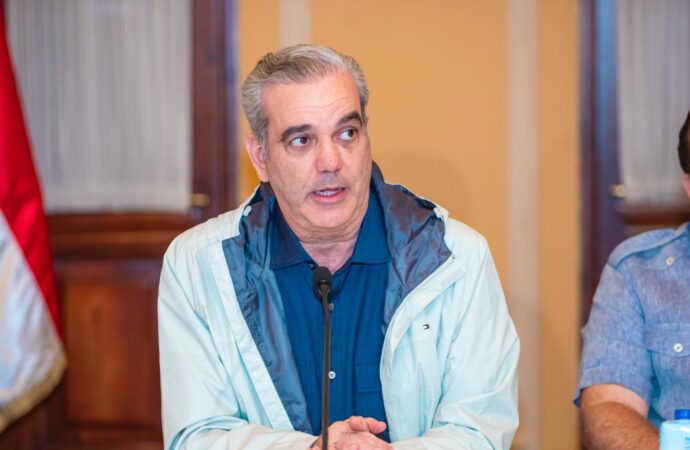 Presidente Abinader dispone para este viernes suspensión de la docencia en todo el país y de las labores en las provincias en alerta roja
