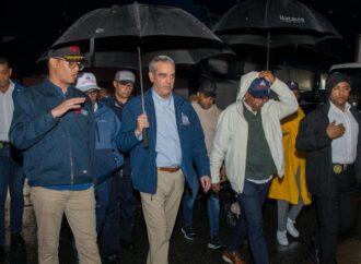Presidente Luis Abinader supervisa kit de alimentos que se están entregado a la población vulnerable ante el paso de la tormenta Melissa