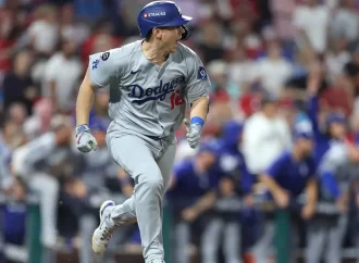 Los Dodgers se van arriba 2-0 ante Filis de Filadelfia