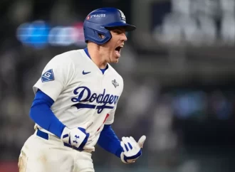 El jonrón de Freeman en la entrada 18 le da a los Dodgers una victoria de 6-5 sobre Toronto