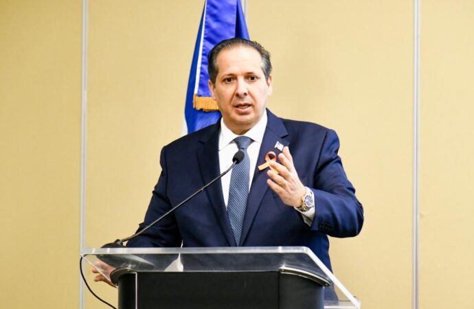 Ministro de Salud afirma que no hay casos de cólera en RD; se refuerzan medidas preventivas