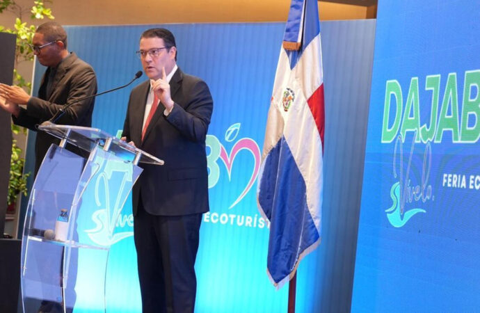 Yayo Sanz Lovatón destaca aumento comercial y de controles en Dajabón