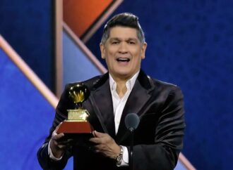 Eddy Herrera gana Latin Grammy al mejor álbum merengue/bachata por «Novato apostador»