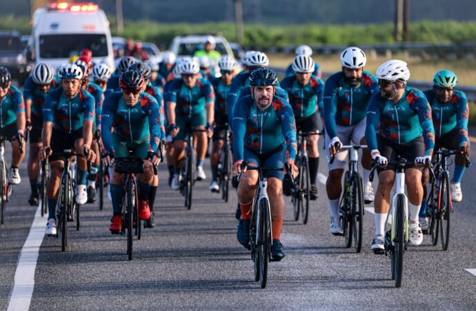 VUELTALAYA 2025 se realiza con éxito y reúne a más de 50 ciclistas en una ruta histórica hacia Baní