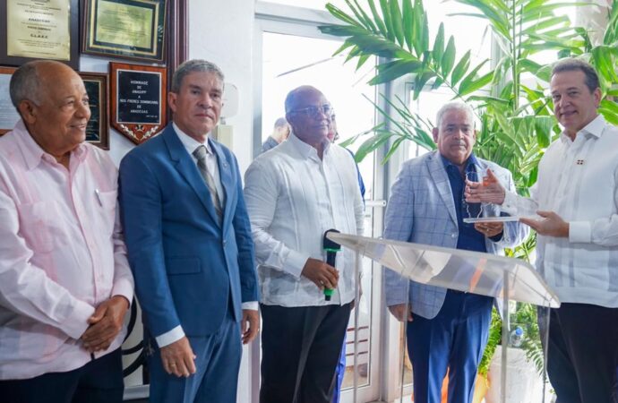 ANADEGAS reconoce al ministro Ito Bisonó por su liderazgo y compromiso con el desarrollo responsable del sector de combustibles