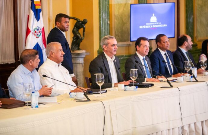 El presidente Abinader impulsa acciones para garantizar abastecimiento y estabilidad de precios durante la temporada navideña en todo el país