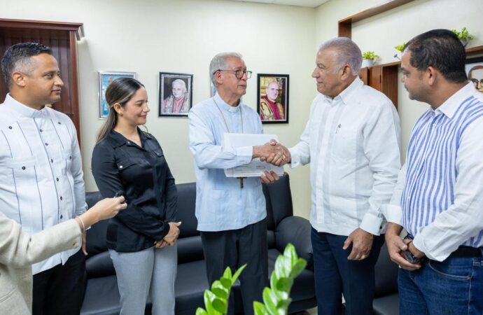 Gobierno entrega RD$27 millones para casa de acogida de sacerdotes en la Diócesis de Mao-Montecristi