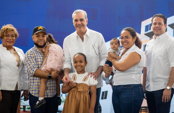 Presidente Abinader entrega 360 nuevos apartamentos en Ciudad Real San Luis