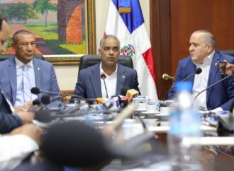 Ministro Joel Santos resalta importancia de actualizar la Ley General de Electricidad