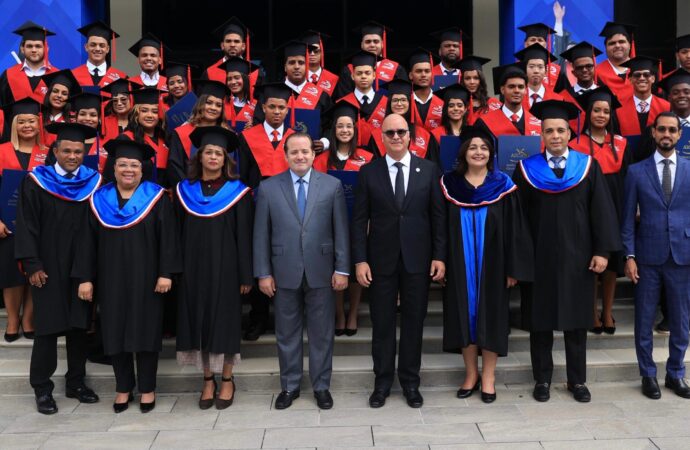 ASCA del IDAC gradúa 37 nuevos profesionales en su décimo tercera investidura ordinaria
