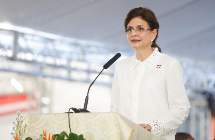 Raquel Peña da “un paso por la familia” junto a cientos de feligreses católicos