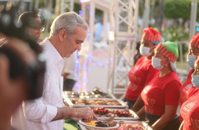 Presidente Abinader pone en marcha “Navidad 360”, con más de 15 millones de raciones de almuerzos y cenas navideñas para el pueblo dominicano