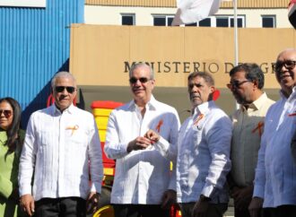 Presidente Abinader entrega maquinarias modernas para reducir mano de obra extranjera e impulsar mecanización del campo