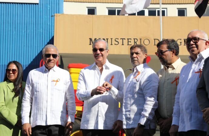 Presidente Abinader entrega maquinarias modernas para reducir mano de obra extranjera e impulsar mecanización del campo