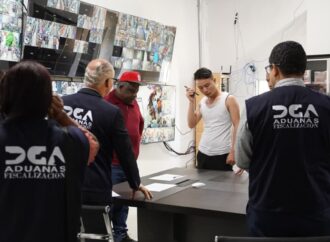 Aduanas interviene dos tiendas del sector asiático en Azua