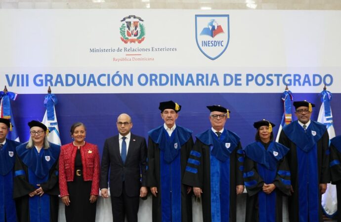 MIREX e INESDYC gradúan nuevos profesionales en maestría Diplomacia y Servicio Consular y Especialidad en Diplomacia Comercial