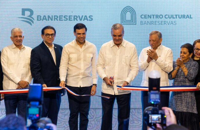 Presidente Abinader inaugura Centro Cultural Banreservas de Santiago en el antiguo Hotel Mercedes
