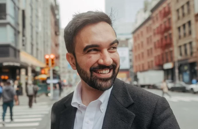 El socialista demócrata Zohran Mamdani gana las elecciones en Nueva York