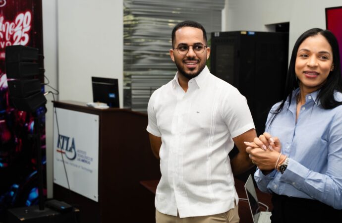 Atletas olímpicos imparten charla “Activa tu Espíritu Olímpico” a estudiantes del ITLA