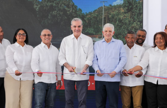 Presidente Abinader inaugura la carretera El Cercado–Juan Santiago–Hondo Valle, impacta el turismo, la agricultura y la mejora de la calidad de vida