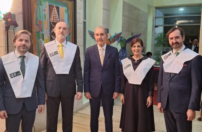 Grupo CEF.- UDIMA gradúa de maestrías a 100 profesionales de RD