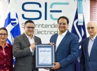 Certificaciones ISO posicionan a la Superintendencia de Electricidad como referente nacional en calidad, cumplimiento y lucha contra el soborno