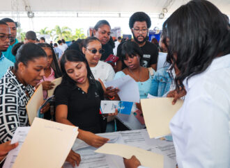 Departamento Aeroportuario recibe solicitudes de jóvenes en cuarta feria de empleo del sector aeronáutico