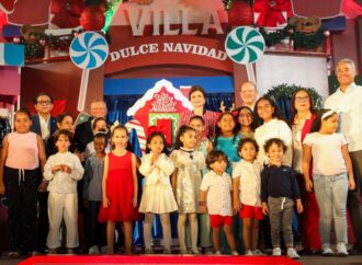 Raquel Peña activa las luces para el regreso de “Villa Navidad” a Santiago