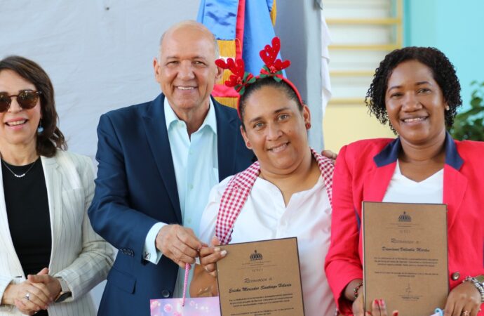 Entregan certificados a privadas de libertad en el Centro de Corrección y Rehabilitación Rafey Mujeres