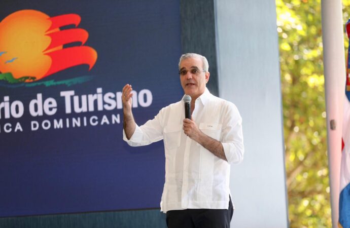 Presidente Abinader resalta valor histórico, turístico y comunitario del Parque Submarino La Caleta
