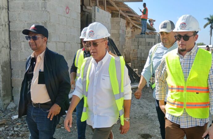 Navidad en las Aulas 24/7 y construcción de nuevos planteles escolares avanzan a buen ritmo en Dajabón y Santiago Rodríguez