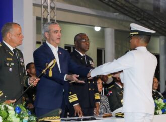 Presidente Abinader encabeza graduación de 26 Damas y Caballeros Guardamarinas