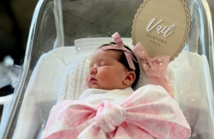 Amelia Vega y Al Horford dan la bienvenida a su sexta bendición: Vail
