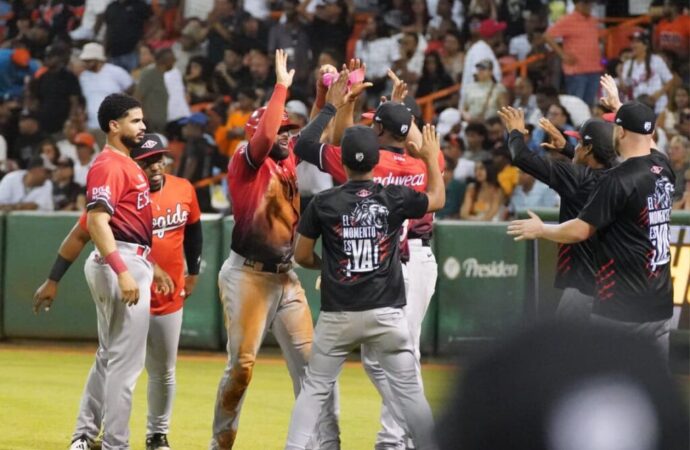 Escogido se colocan a un paso del bicampeonato; gana su tercer juego de la serie
