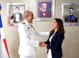 Embajadora de Estados Unidos, Leah Campos, se reúne con el presidente de la DNCD, vicealmirante José Manuel Cabrera Ulloa